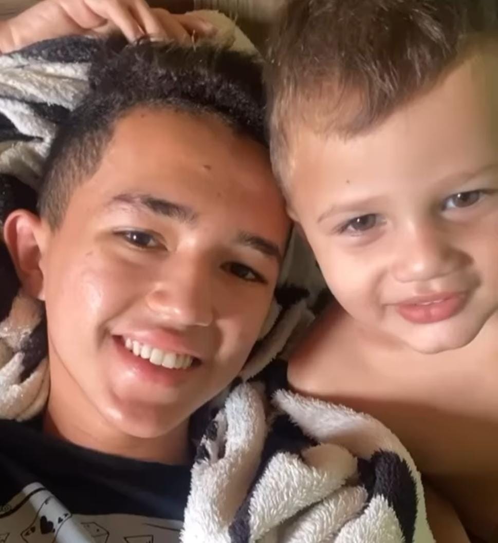 Influencer denuncia hospital após irmão de 3 anos morrer depois de ser liberado duas vezes