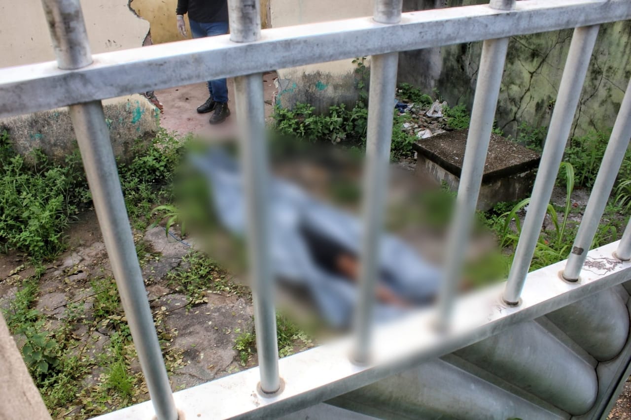 Homem é assassinado a tiros em casa abandonada em Manaus 