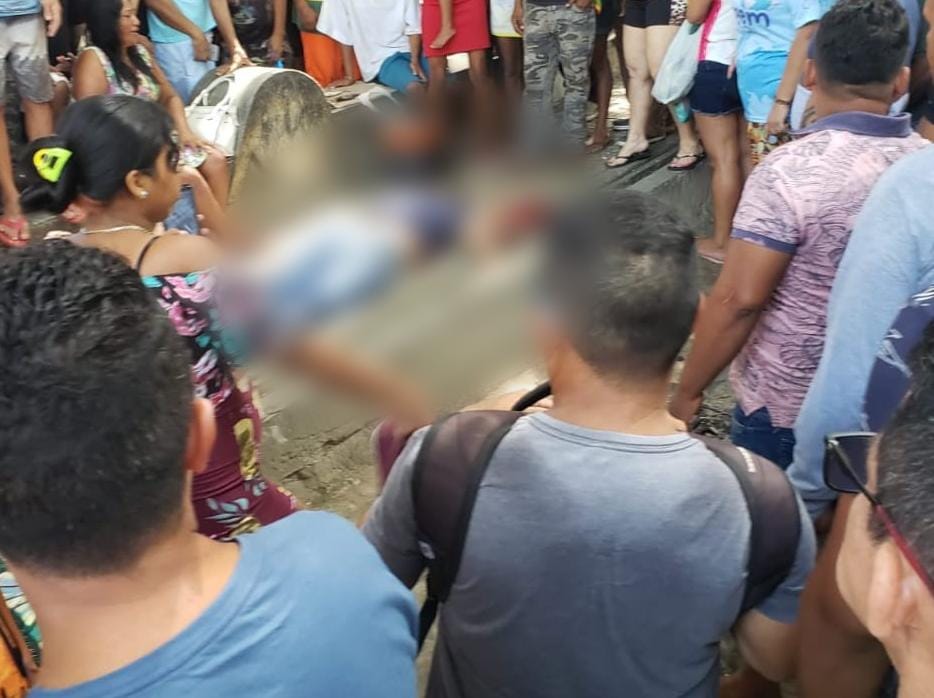 Homem leva vários tiros enquanto passeava com esposa no centro de Manaus