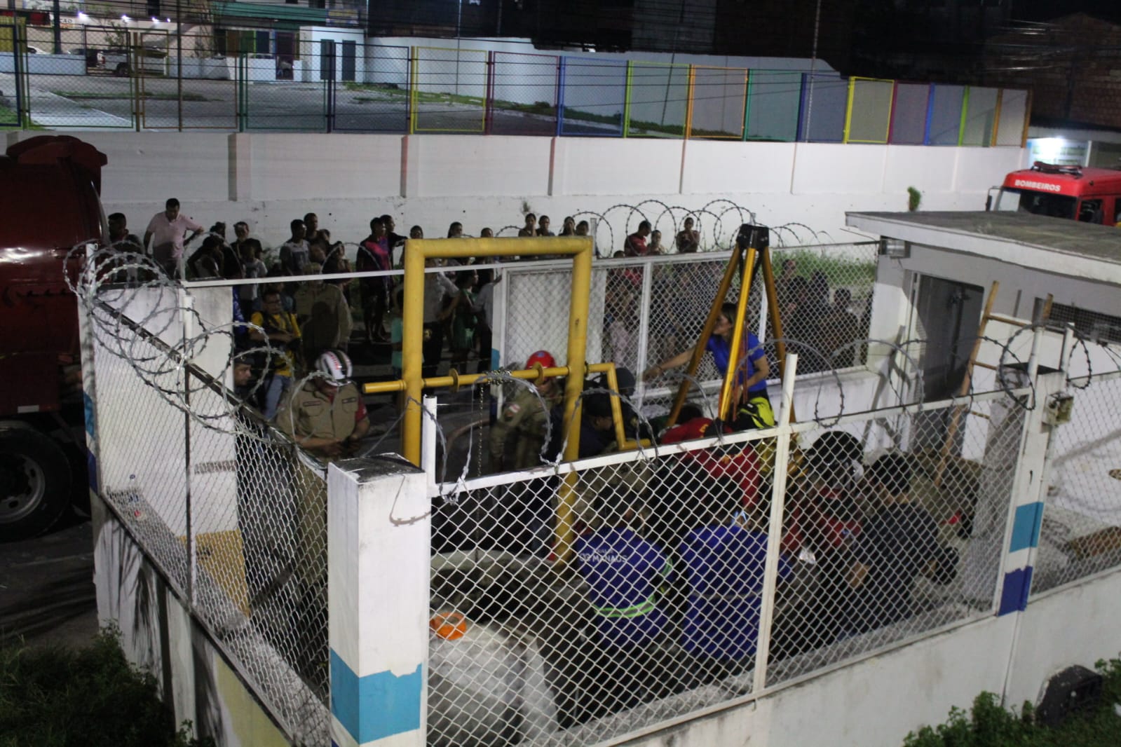 Menino que caiu em fossa é encontrado morto em Manaus