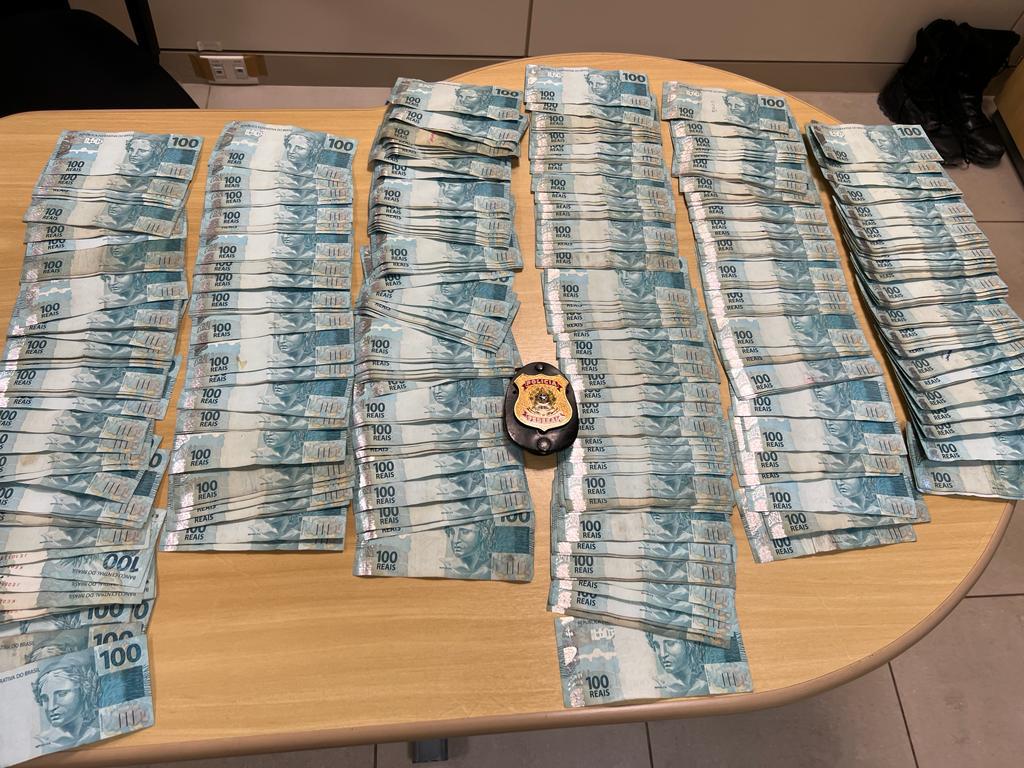 Irmã de candidata a deputada é flagrada pela PF com mala de dinheiro no aeroclube de Manaus