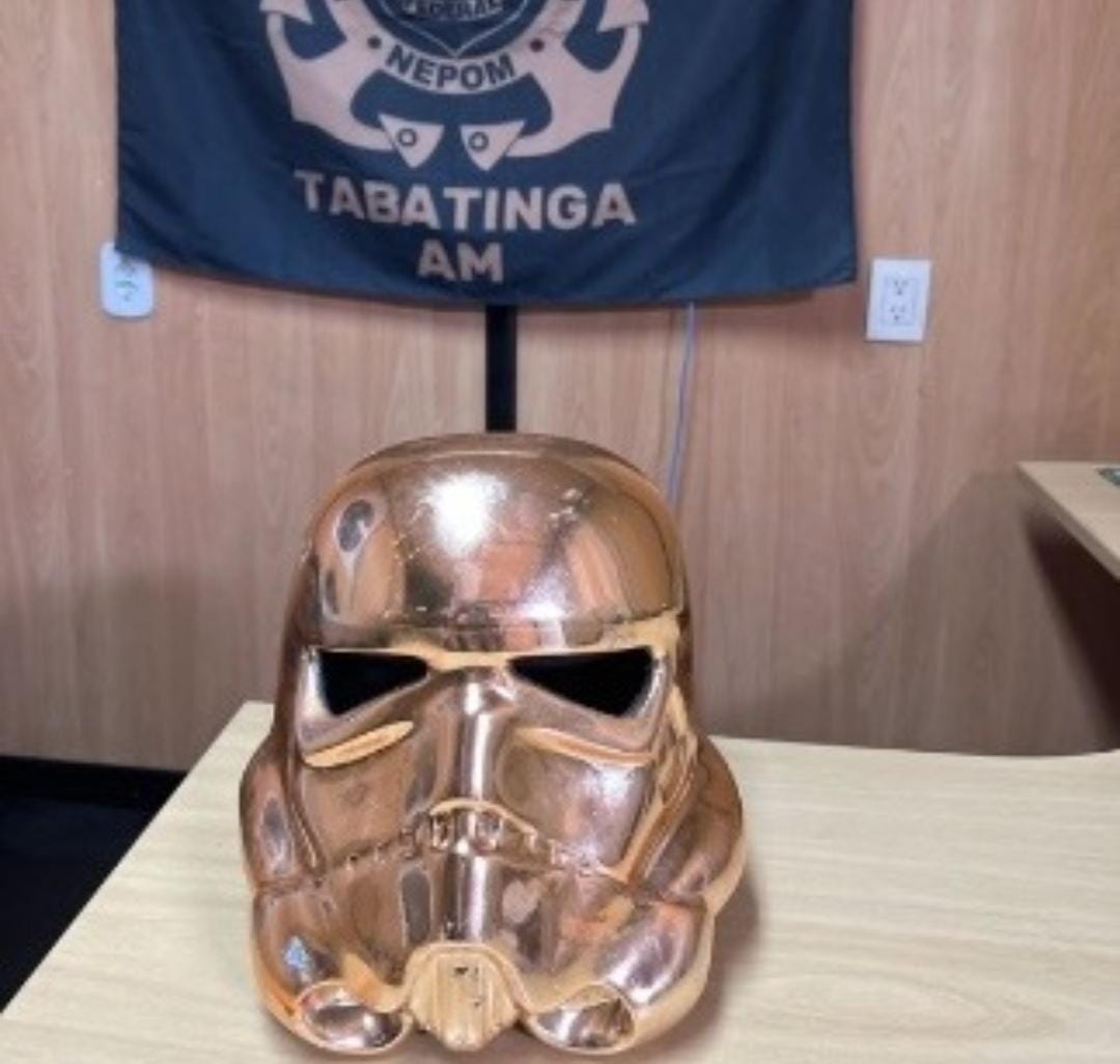 Mulher é presa ao tentar viajar para Manaus com drogas em capacete do Star Wars