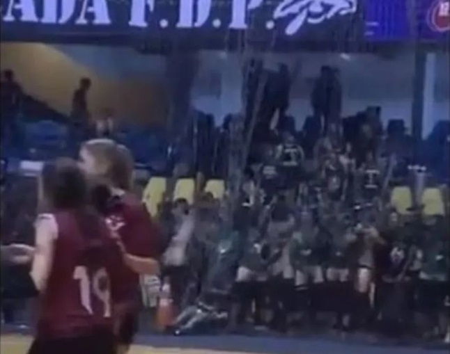 Unisa expulsa alunos de medicina após masturbação coletiva durante jogo de vôlei feminino