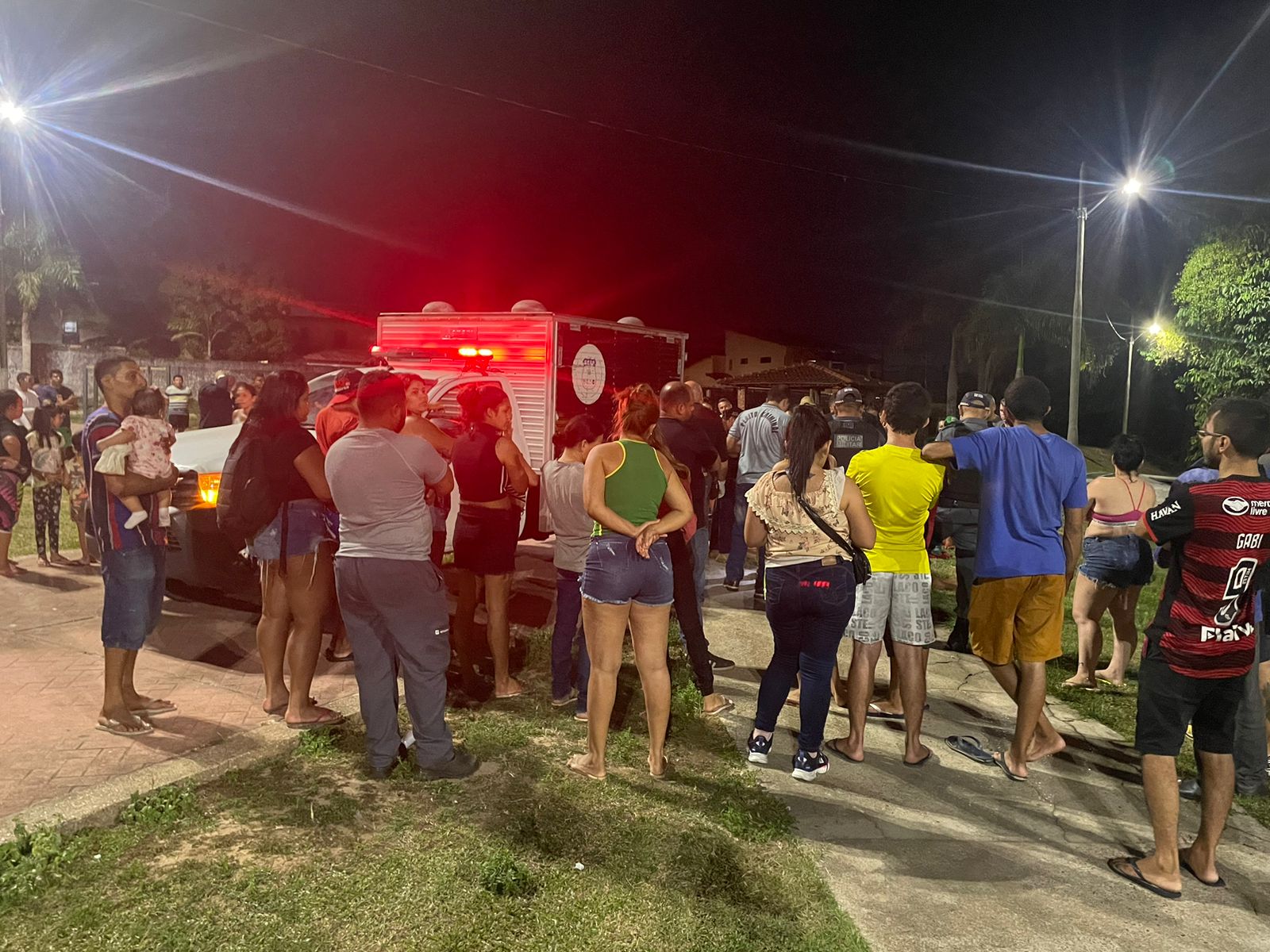 Homem sai de casa após receber ligação de amigo e é morto a tiros em Manaus