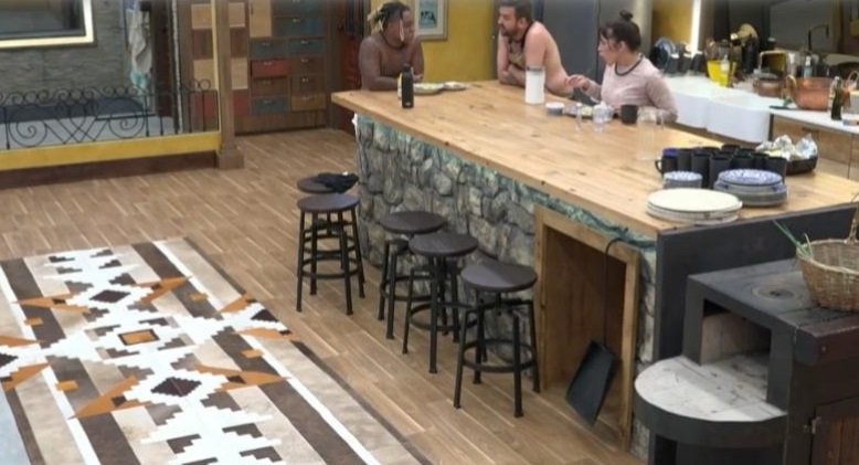 A Fazenda: Laranjinha pergunta quem é Fernando Pessoa e se Nadja é parente dele