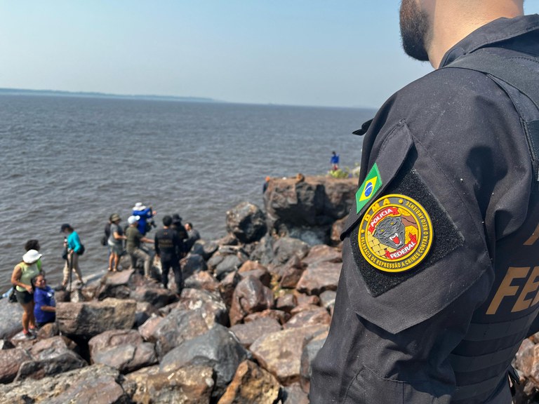 PF fiscaliza sítio arquealógico após historiador pintar gravuras rupestres em Manaus