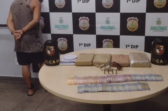 Suspeito armado e com tornozeleira eletrônica é preso com drogas