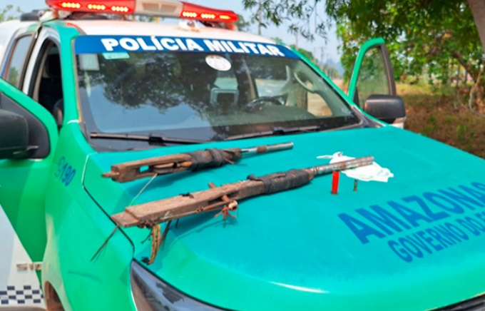 Homem é preso após usar arames ligados no gatilho de arma para ameaçar esposa de morte no Amazonas