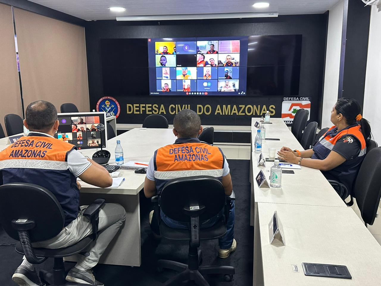 Defesa Civil alinha ações para fornecer energia a cidades afetadas pela seca dos rios no Amazonas