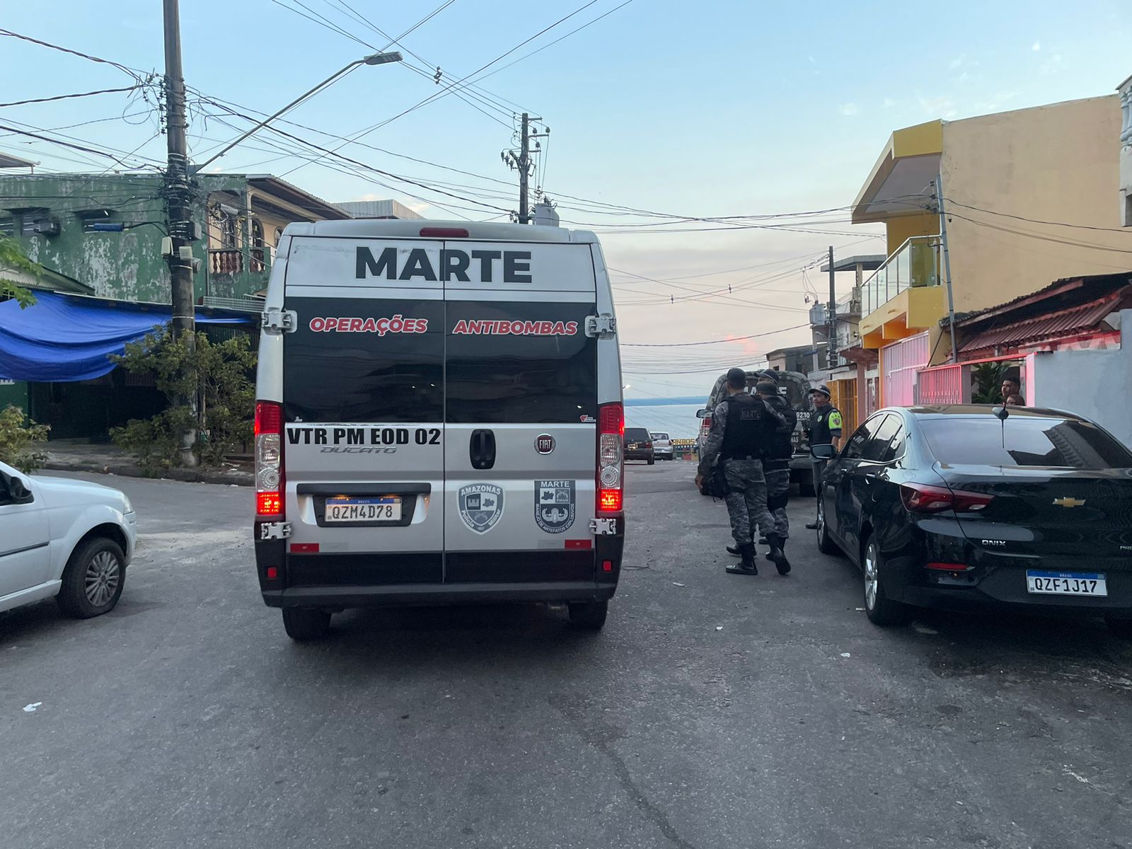 Homem é preso com carro roubado e granada em Manaus