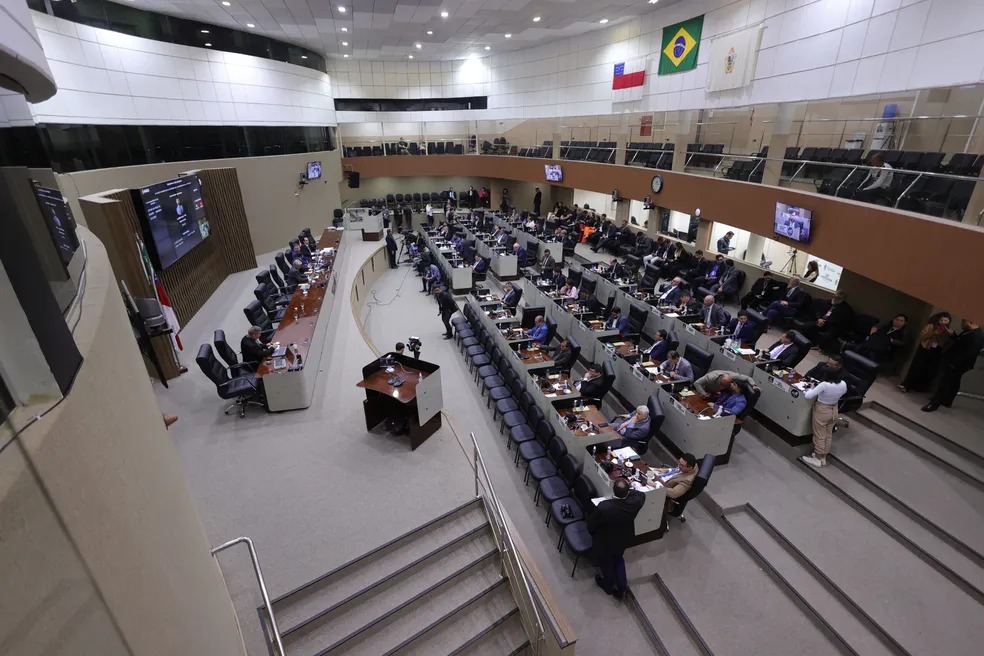 Justiça determina suspensão do pagamento do Cotão dos vereadores de Manaus