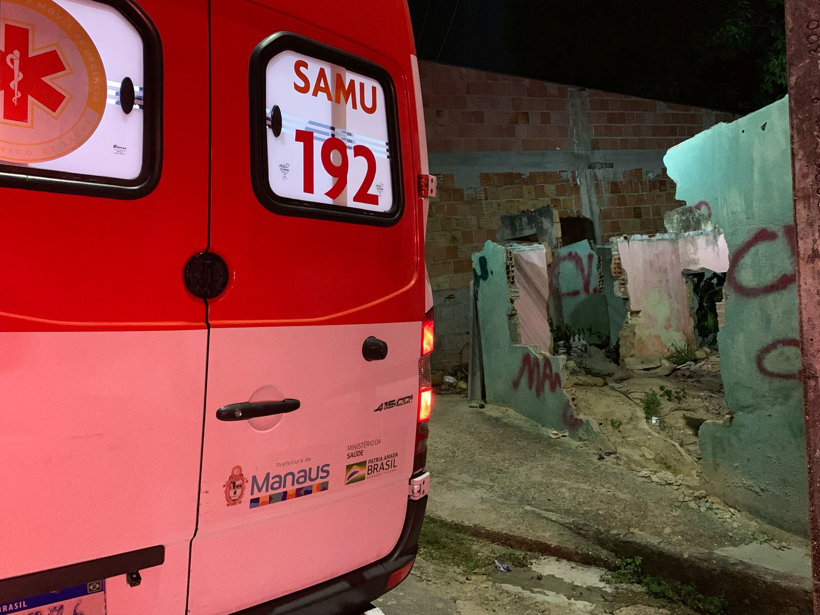 Três homens são torturados e têm braços quebrados pelo tribunal do crime no bairro Flores