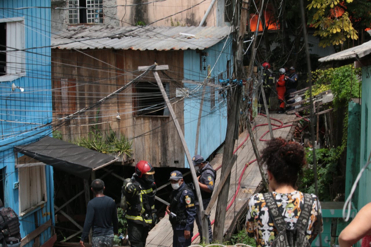 Famílias afetadas por incêndios em Manaus serão incluídas no 'Minha Casa, Minha Vida'