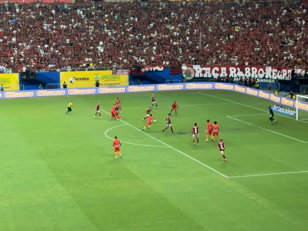 Flamengo marca quarto gol contra o Audax no início do segundo tempo em Manaus