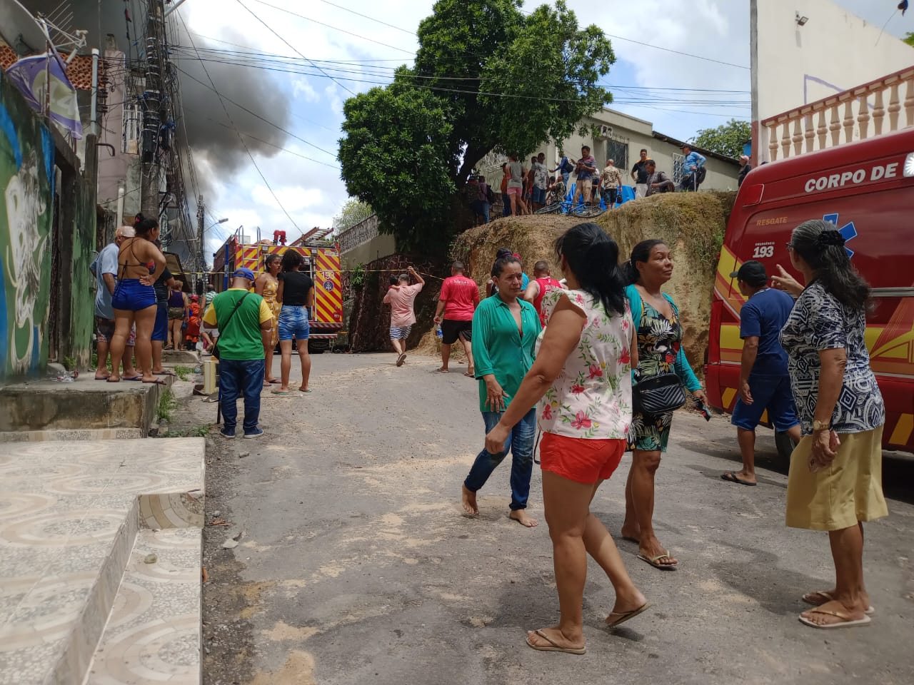 'Em minutos o fogo consumiu a casa', diz testemunha sobre início de incêndio em Manaus