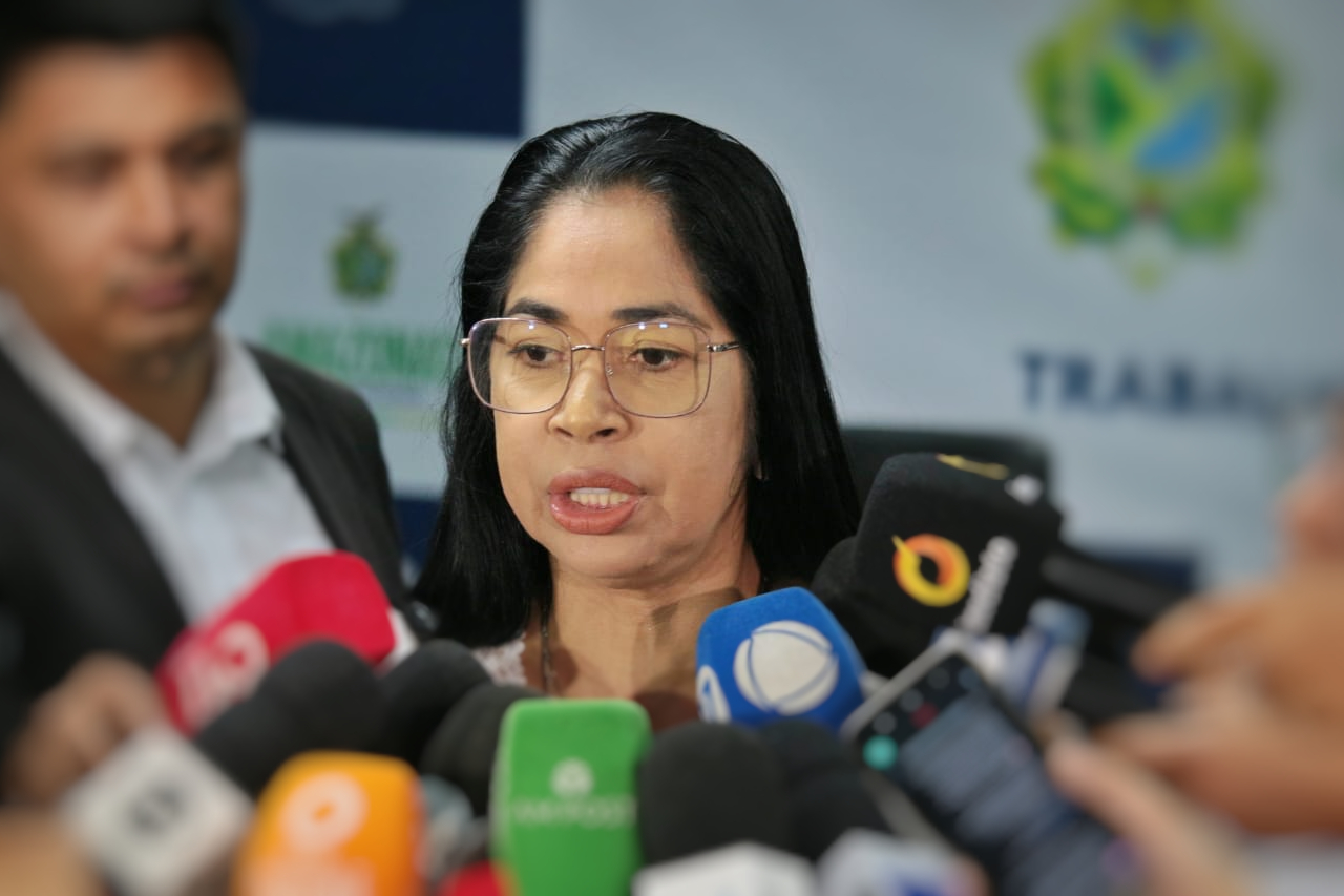 Filha flagrou pai estuprando neta no sofá de casa em Manaus