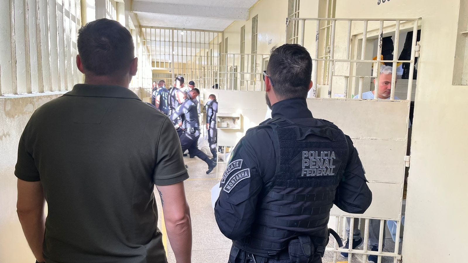 Polícia faz revista em presídio de Manaus