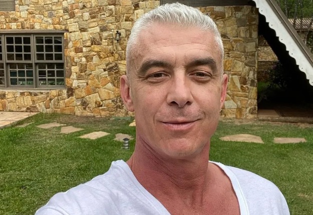 Alexandre Correa pede ajuda para superar abstinência sexual: 'mais de 1 ano'