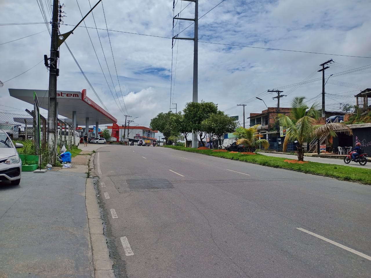 Criminosos se passam por clientes e assaltam concessionária no Monte das Oliveiras