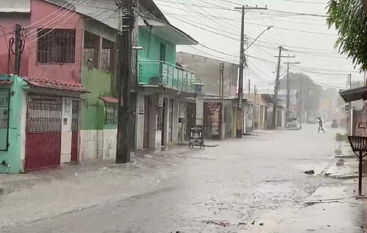 Manaus registra deslizamentos e erosões após chuvas nesta quinta-feira