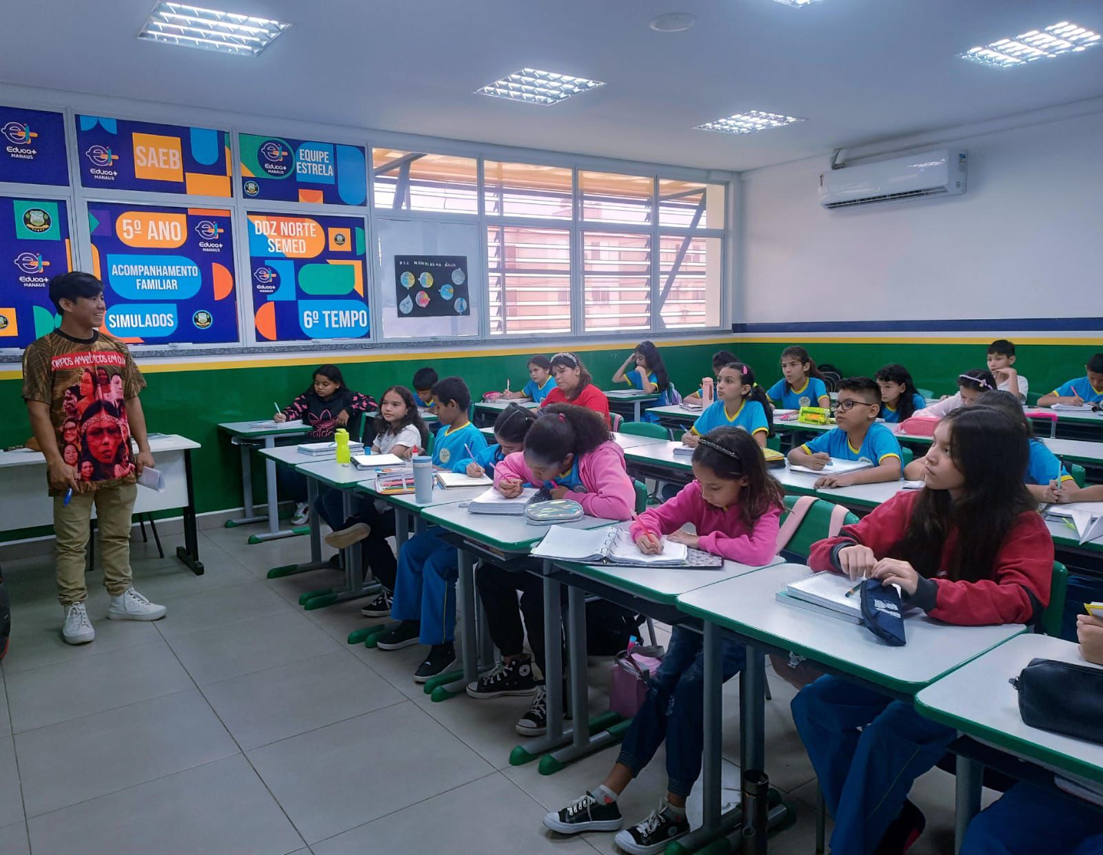 Projeto 'Aldeia Manaó' promove cultura indígena em escola pública de Manaus