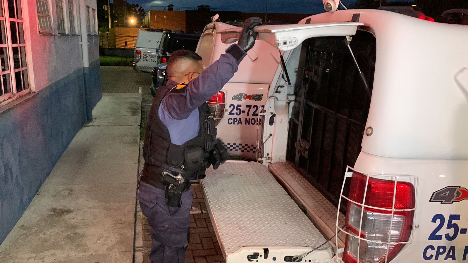 Mãe flagra marido estuprando filha de 2 anos em Manaus; criança morreu