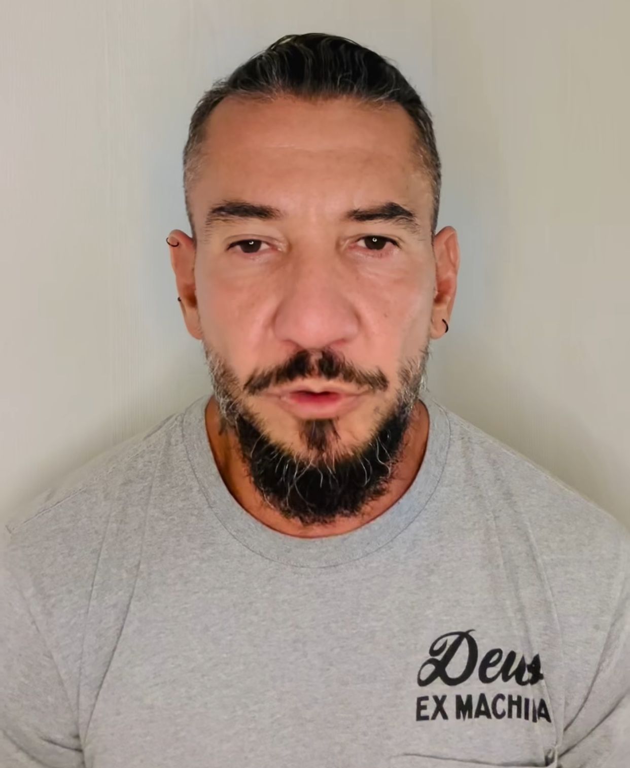 Ex-Raimundos, Rodolfo Abrantes expõe abusos de pastores da igreja Bola de Neve