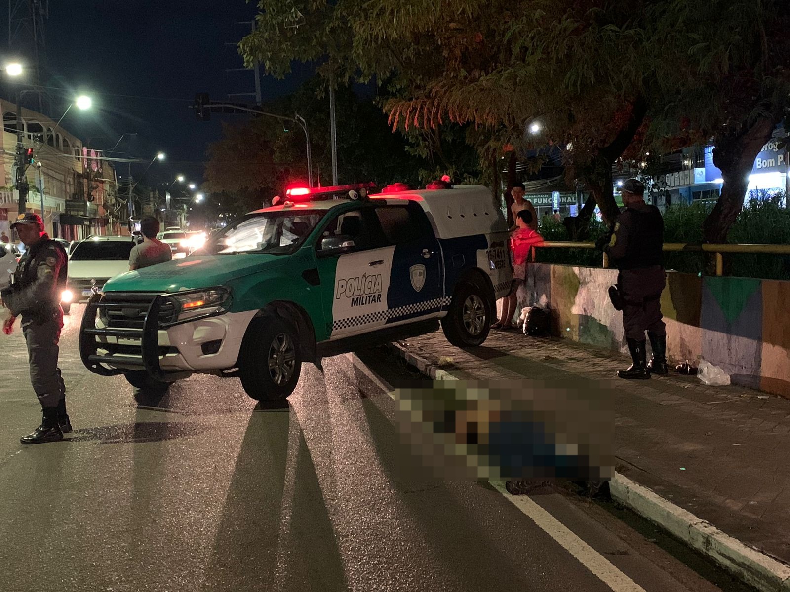 Pistoleiros matam homem a tiros na Avenida Brasil