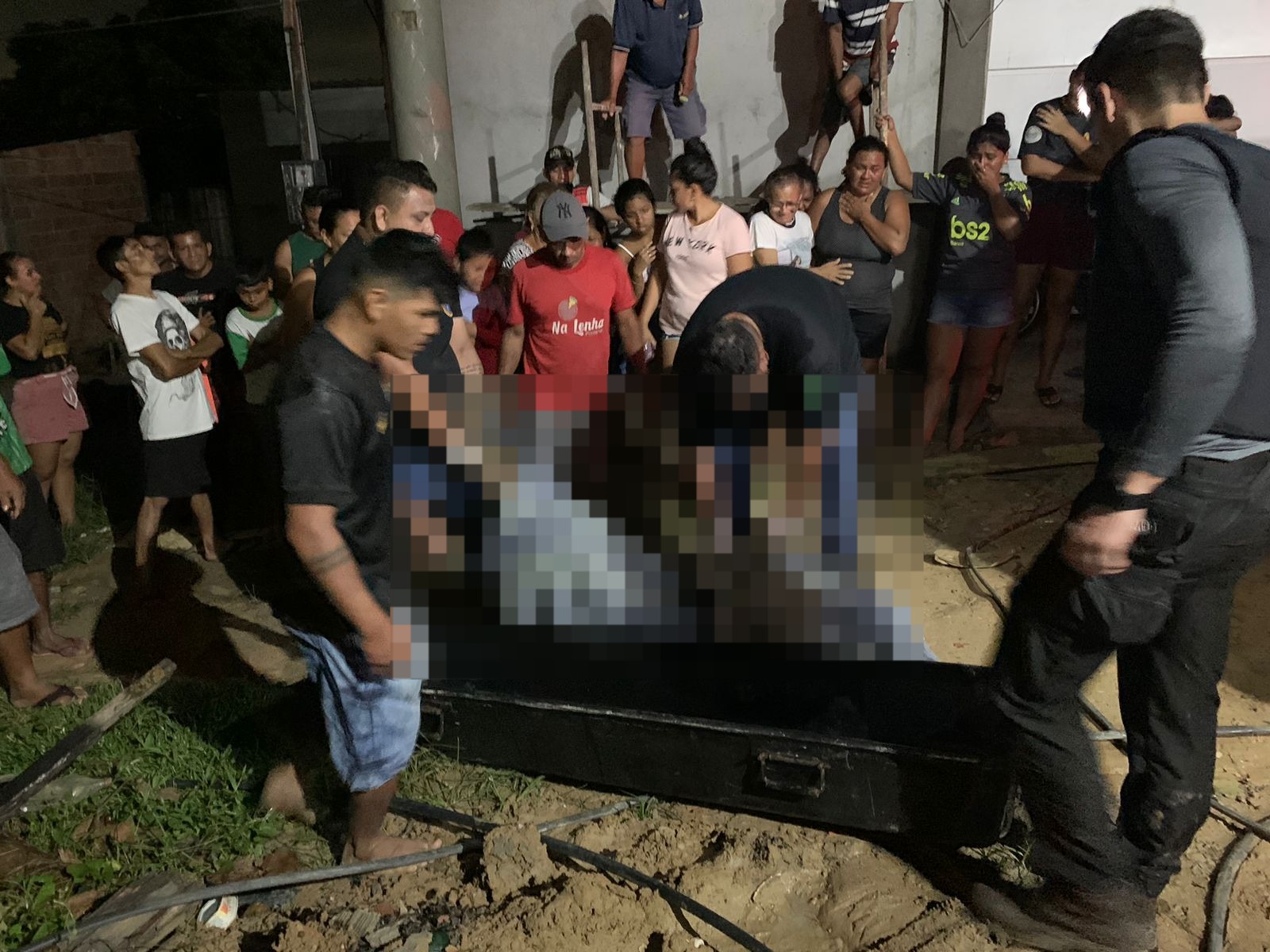 Criminosos torturam, matam e enterram homem na rua de casa em Manaus