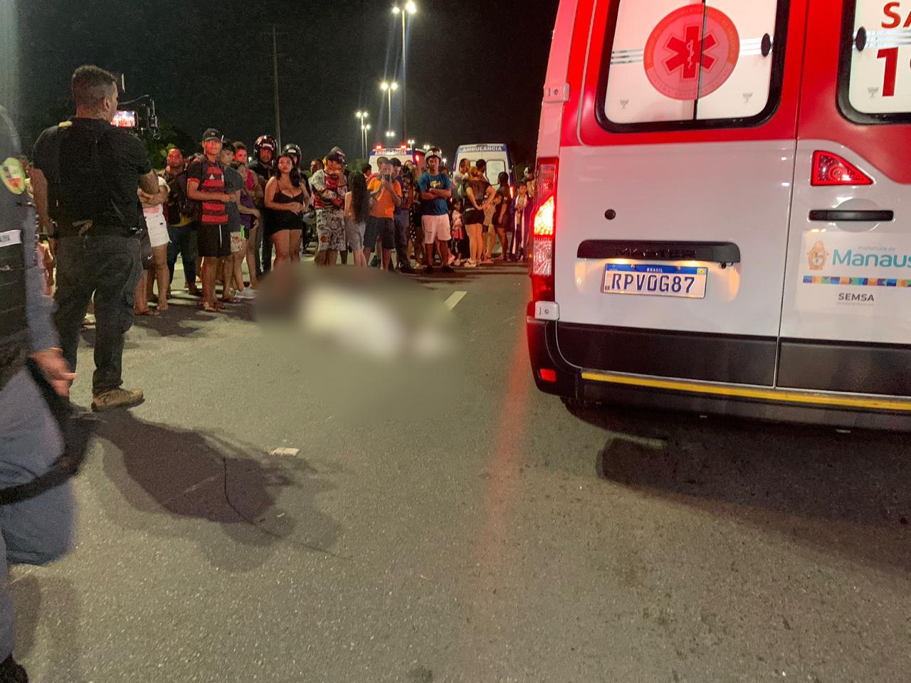 Mototaxista morre e passageira fica ferida em acidente com ambulância no Novo Aleixo