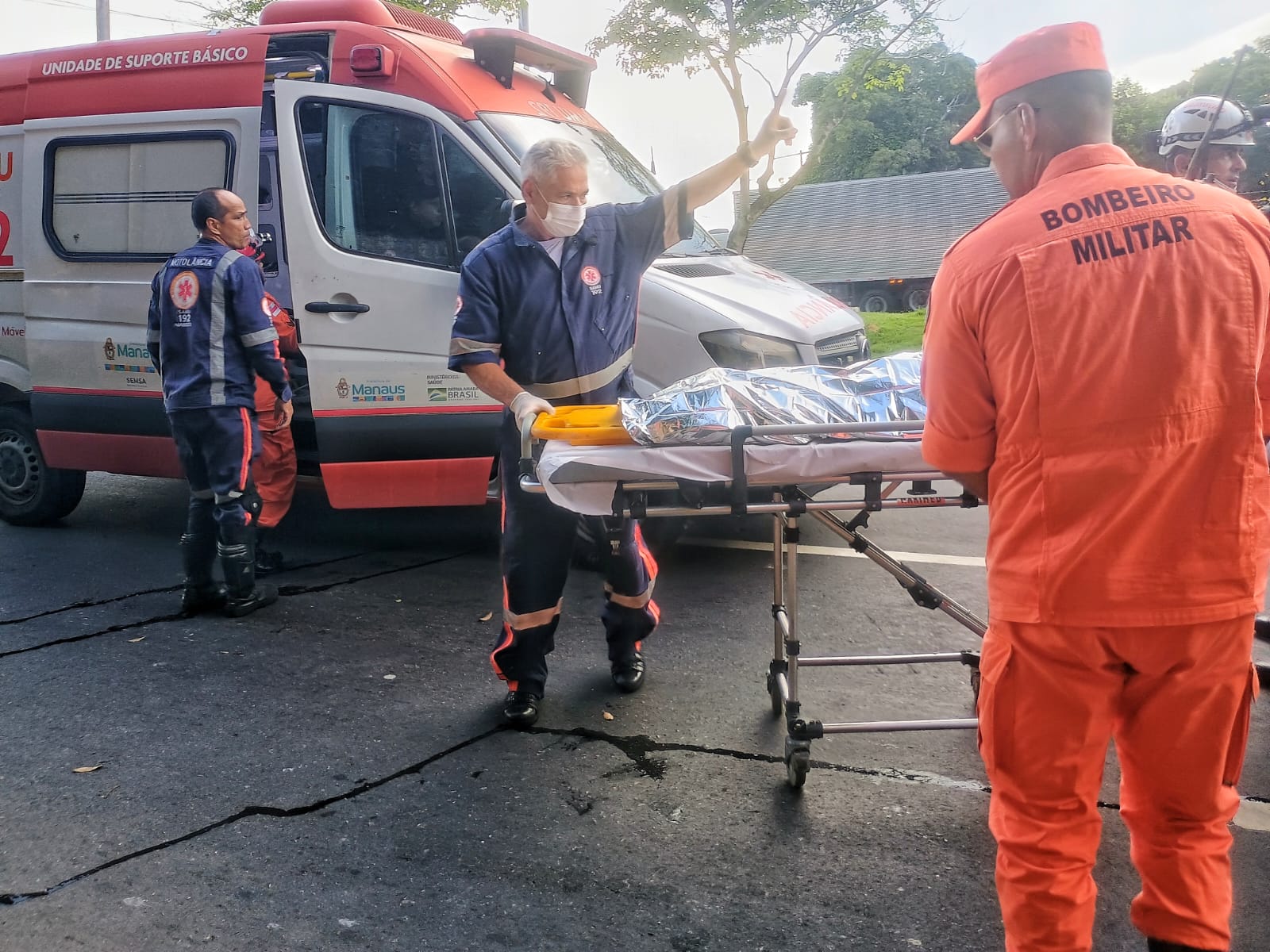 Mulher morre em acidente na Avenida do Turismo; filho e neto ficam feridos 
