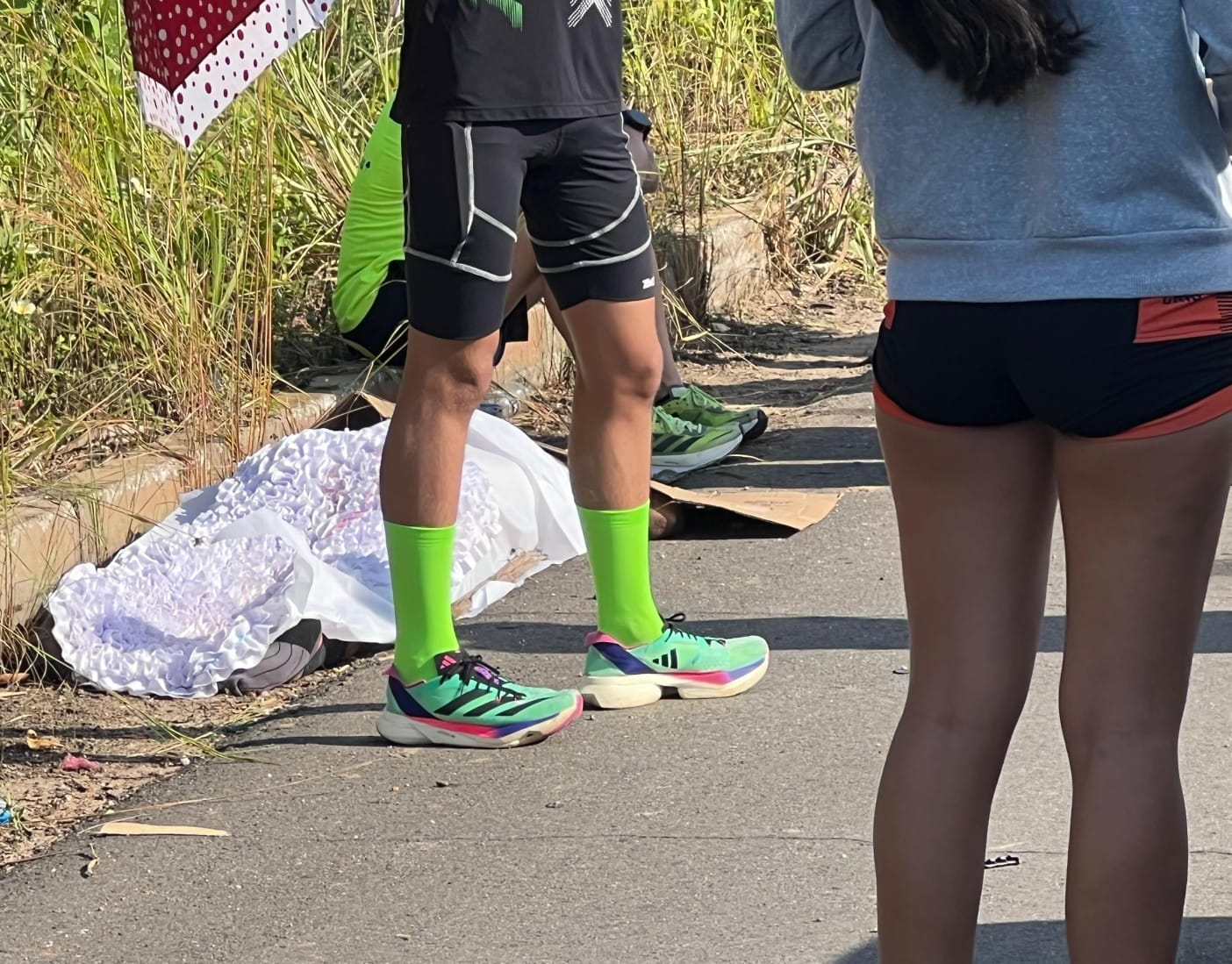 Mulher morre atropelada por motorista bêbada enquanto corria com amigos na AM-070