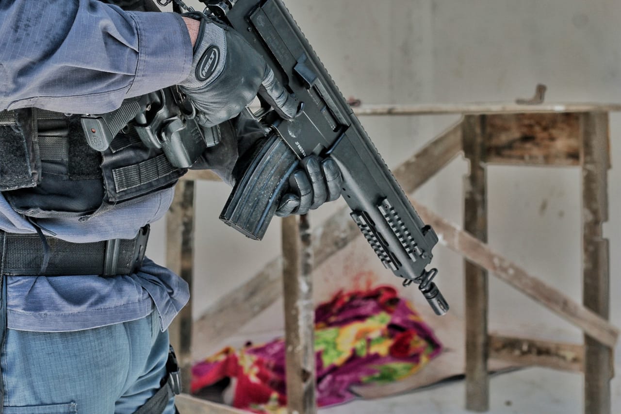 Homem é executado com tiros na cabeça enquanto trabalhava em obra no Novo Aleixo