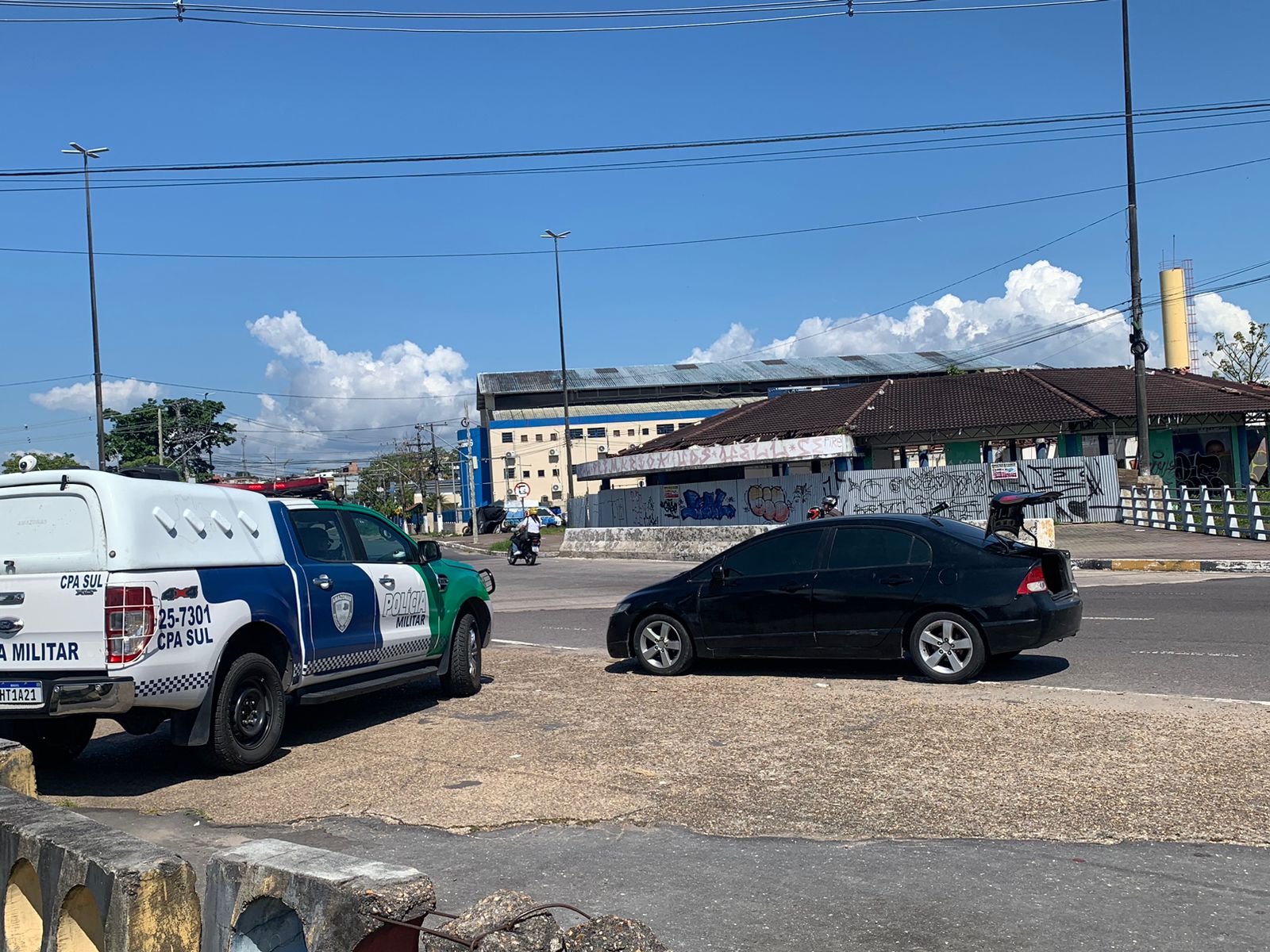 Homem é encontrado morto dentro de carro no Centro