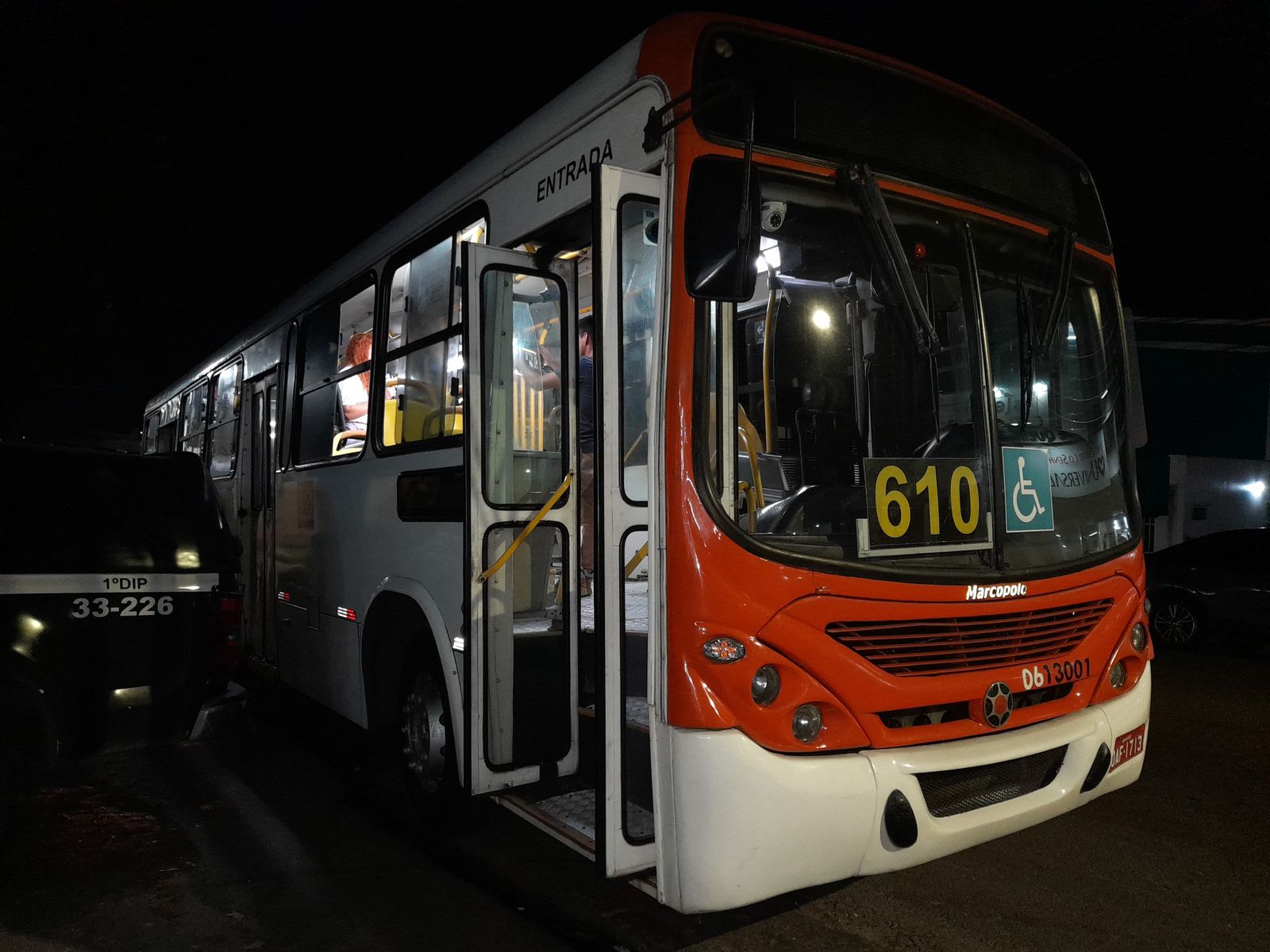 Criminoso finge estar armado para cometer assalto a ônibus e acaba espancado no Centro