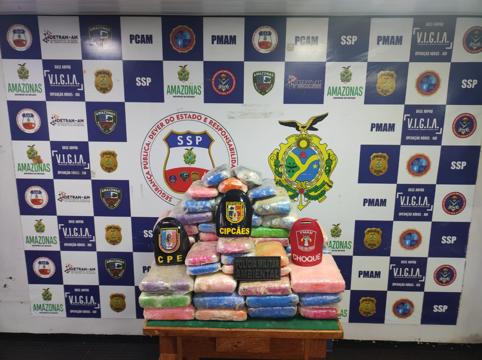 Cão farejador encontra carregamento milionário de drogas no Amazonas