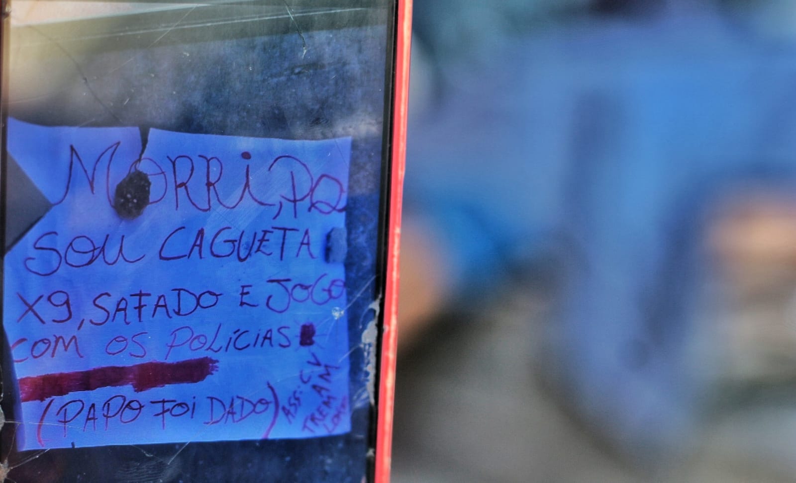 Vendedor morto no Jorge Teixeira tinha bilhete com recado do CV: 'sou cagueta'