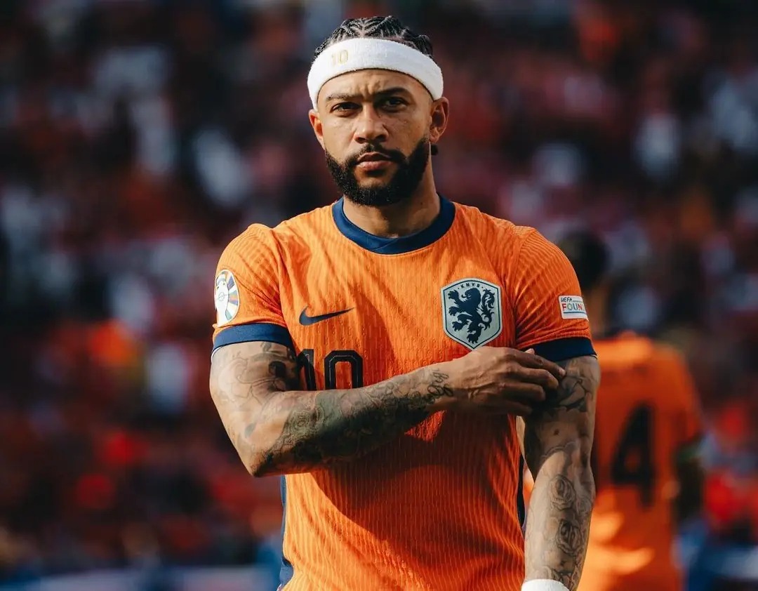 Técnico da Holanda despista sobre futuro de Memphis após acerto com Corinthians
