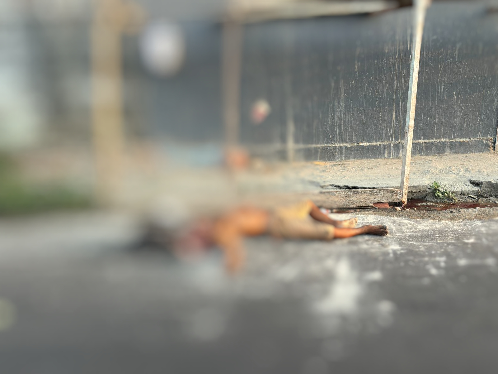 Morador de rua tem cabeça esmagada enquanto dormia debaixo de rota em Manaus