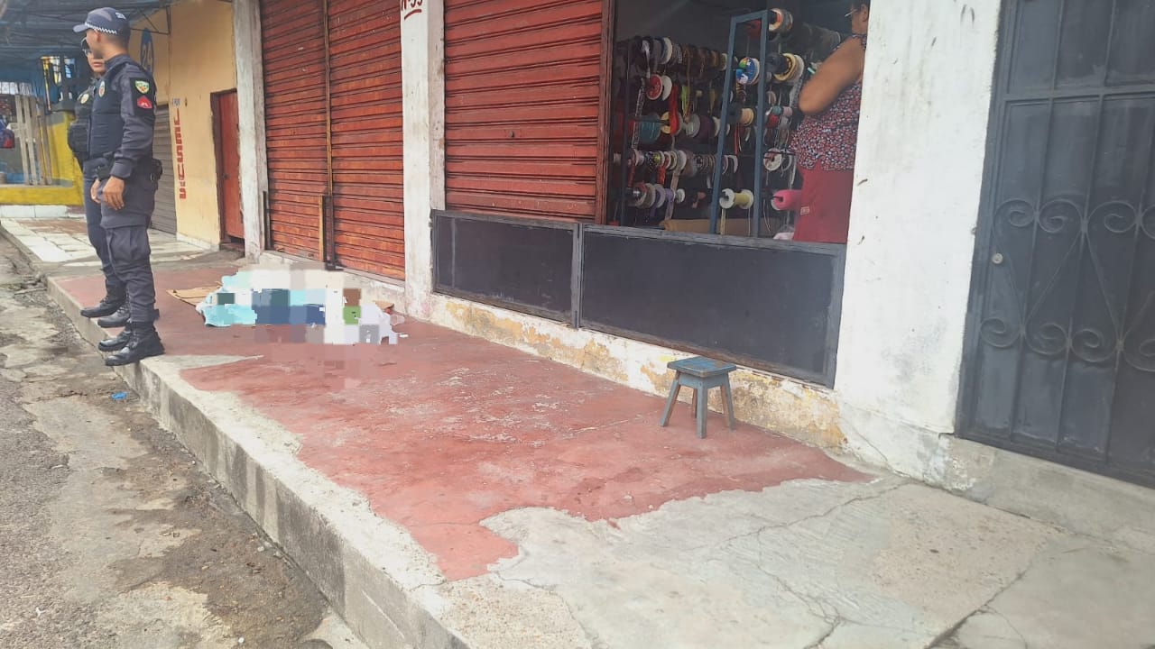 Homem é encontrado morto em calçada em Manaus