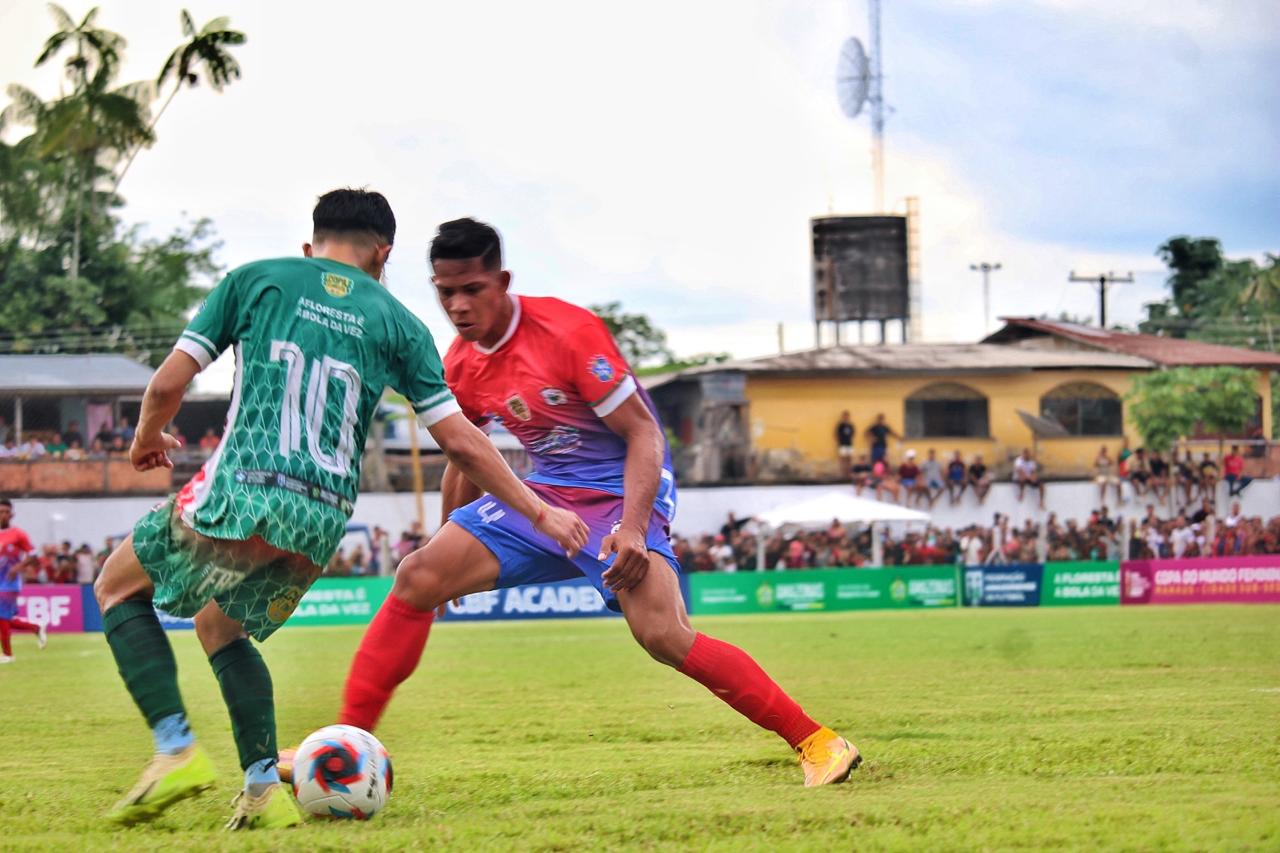 Silves sai na frente com 2 a 1 sobre Fonte Boa no 1º tempo da final da Copa Floresta