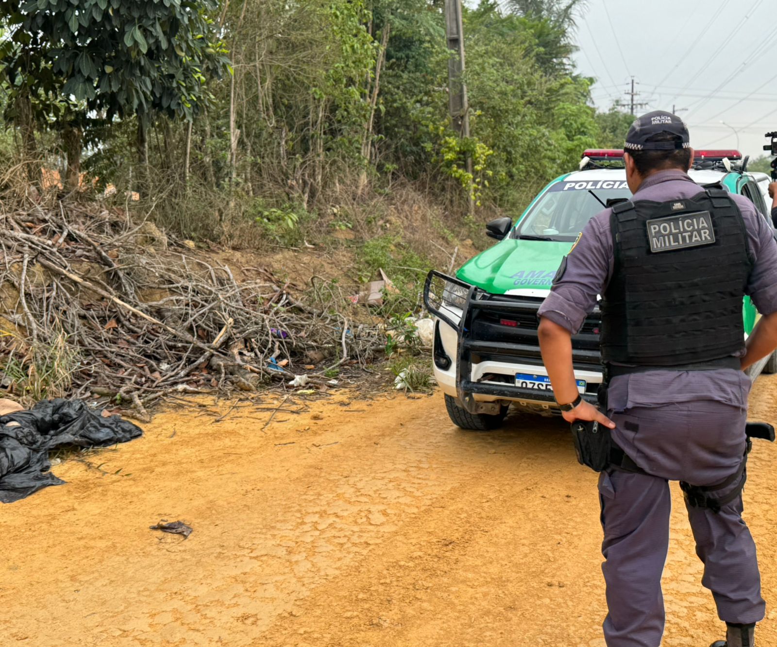 Com dedo decepado e golpes de terçado pelo corpo, homem é achado morto no Puraquequara 