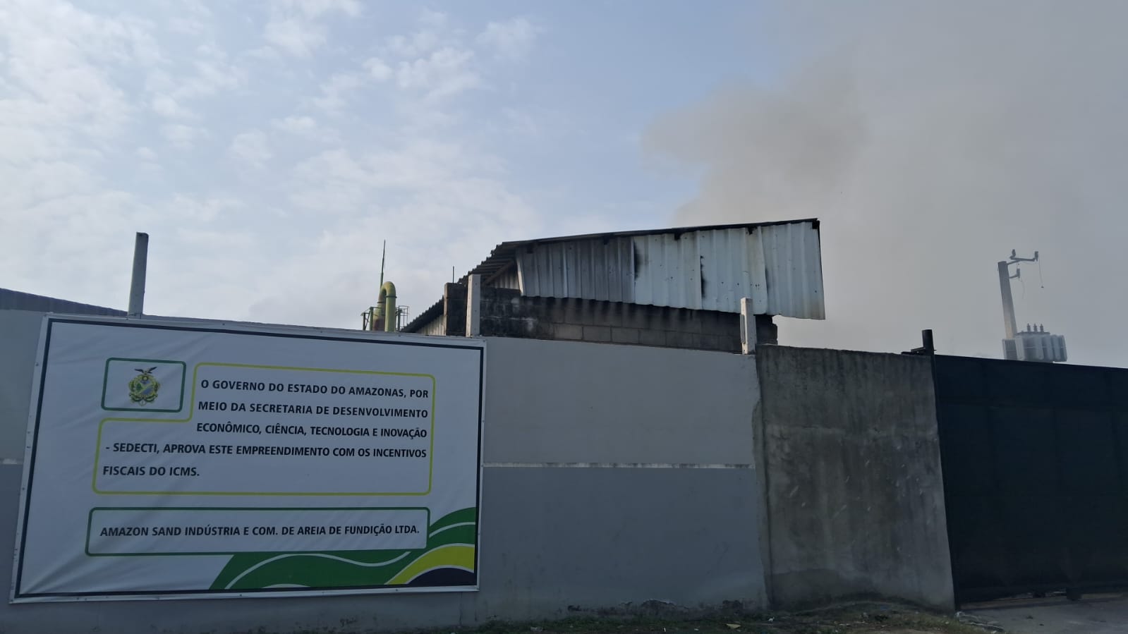 Empresa de reciclagem volta a pegar fogo no Mauazinho nesta quinta-feira