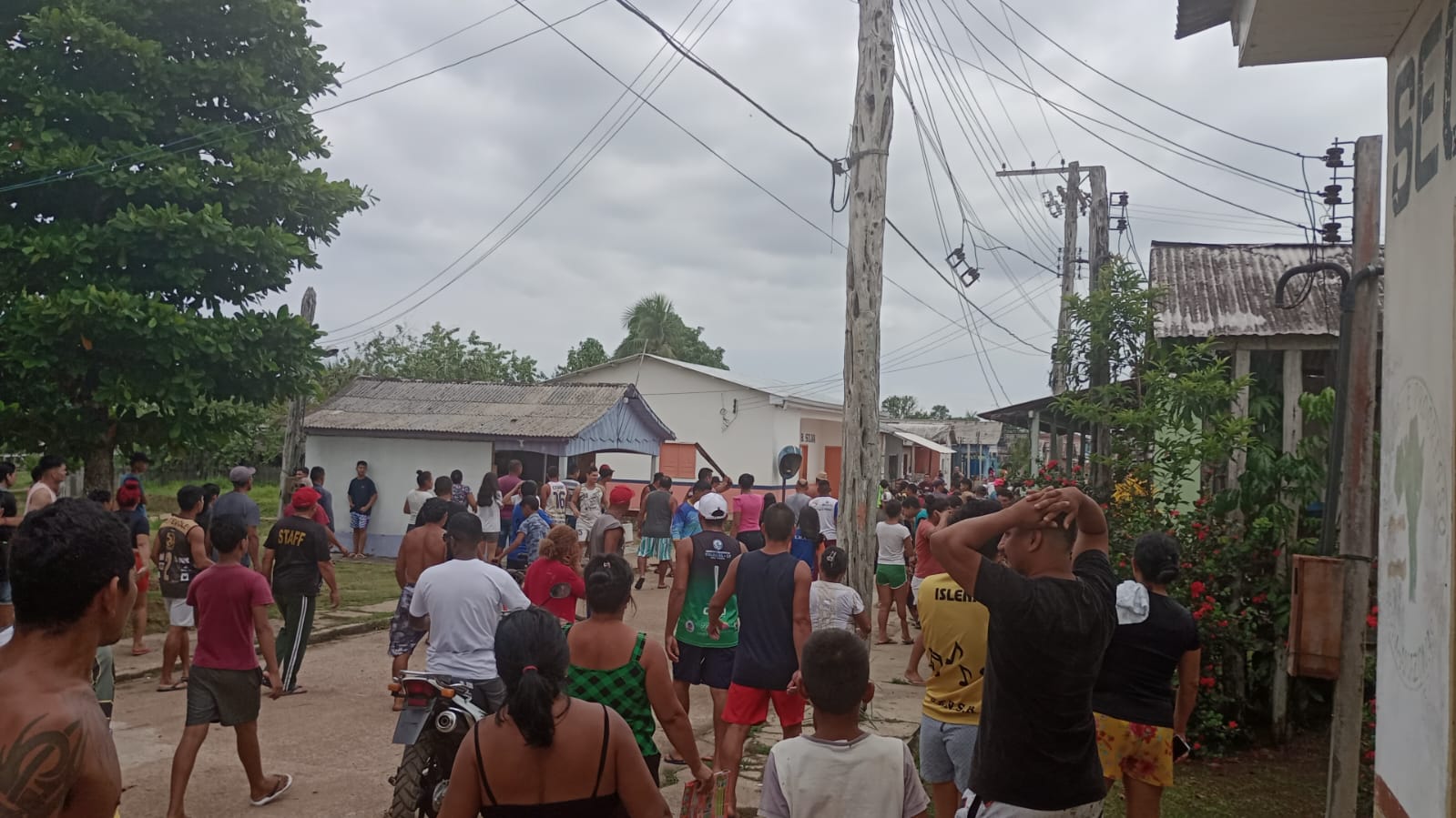 Moradores tentam linchar suspeito de esquartejar e queimar mulher em Borba