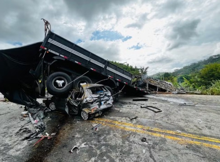 Motorista de carreta envolvido em acidente com 39 mortos dirigia sob efeito de múltiplas drogas