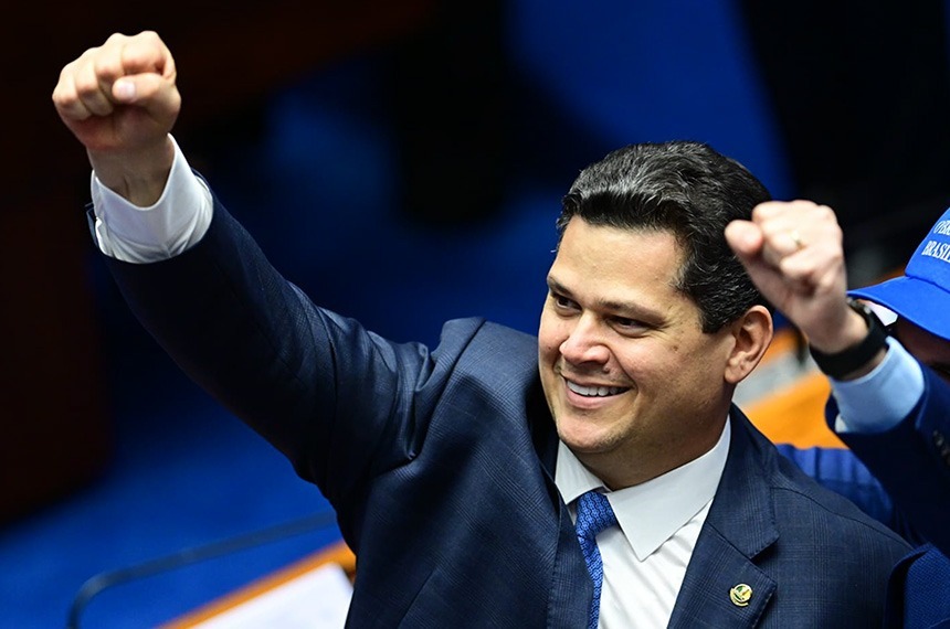 Davi Alcolumbre é eleito presidente do Senado 