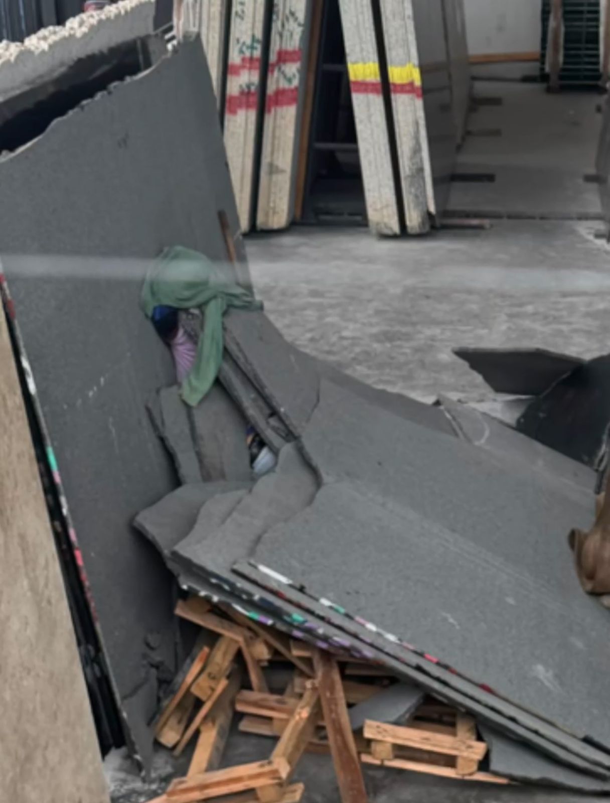 Funcionário tem cabeça esmagada por pedra de mármore enquanto fazia entrega no Novo Aleixo