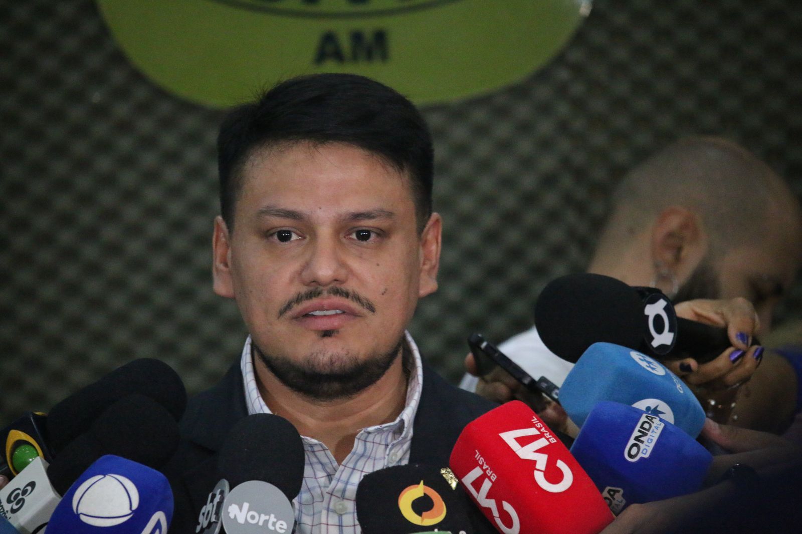 Adolescente de 13 anos é apreendida por planejar ataque a escola no Amazonas