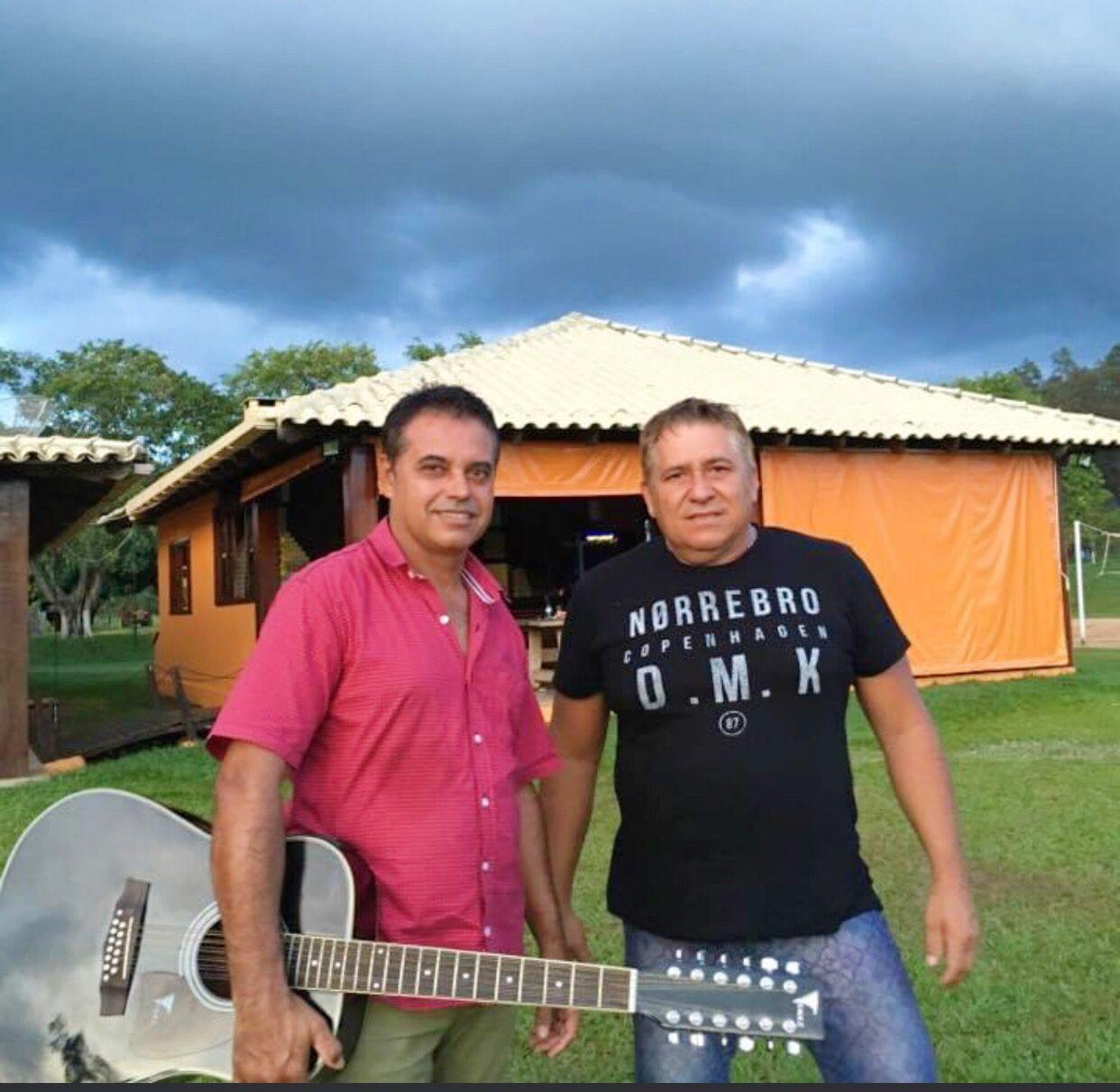 Dupla 'Elcio Tomazine & Valdir' divulga lançamentos musicais em Manaus