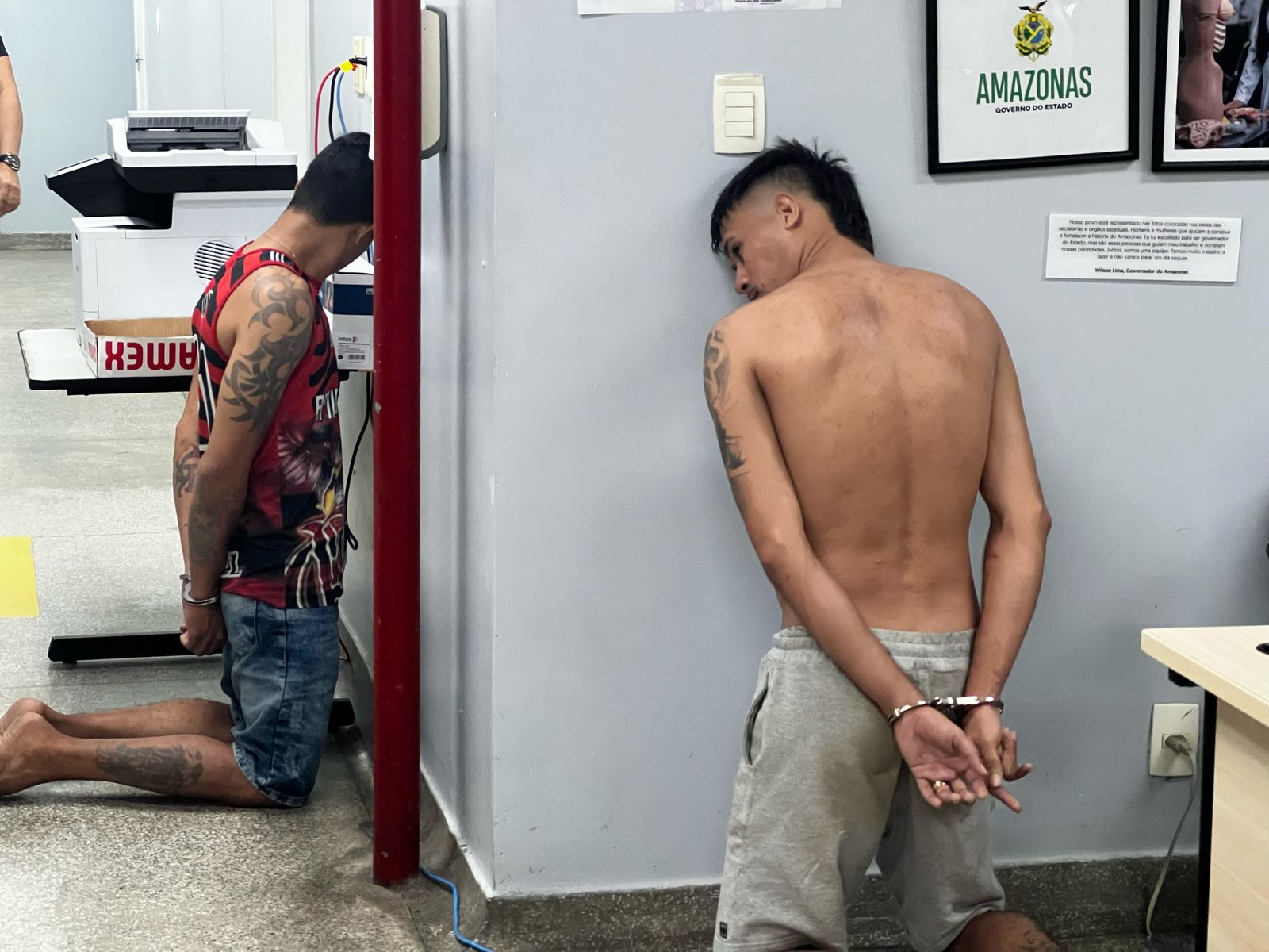 Motoboy perde moto e dinheiro de empresa em assalto em Manaus; dupla é presa